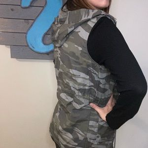 Camouflage Zip Up Vest
